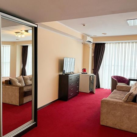 Mark Plaza Hotel Николайев Екстериор снимка